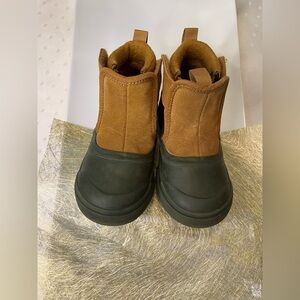 Vans Little Boys Boots, MTE slip Ons, size 9.5 Olive Green & Tan